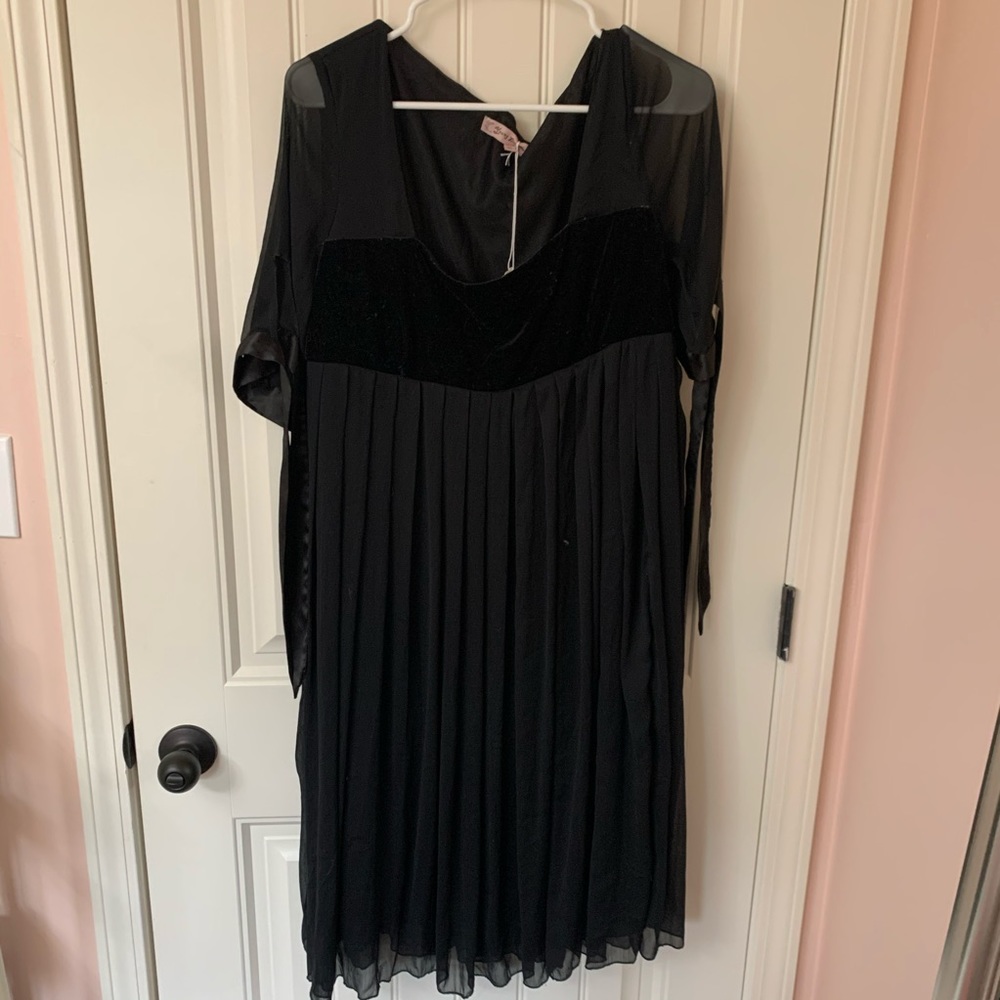 Black sheet top dress